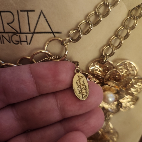 Amrita Singh Gold and Pearl Floral Bib Statement Necklace - Picture 4 of 4